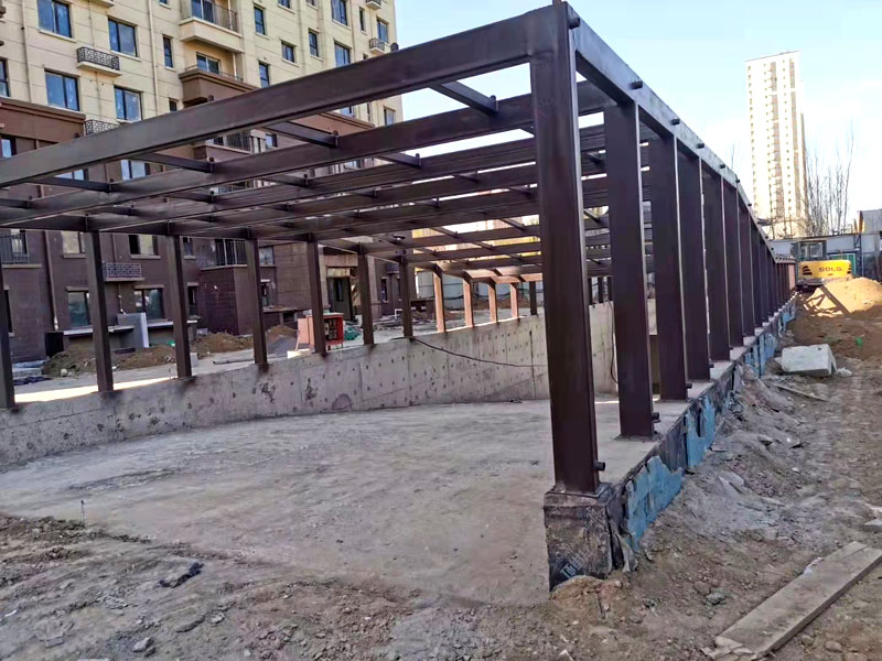 钢结构玻璃雨棚施工现场2